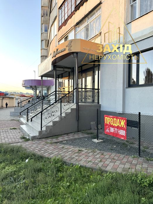 Продаж фасадного комерційного приміщення р-н Варшавського ринку