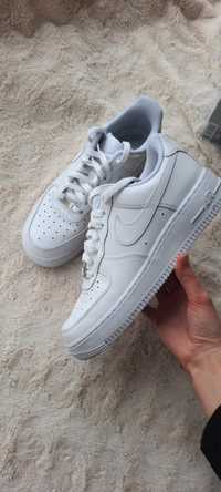 Białe Nike Air Force 1 rozmiar 39