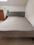 Cama de casal Ikea com colchão
