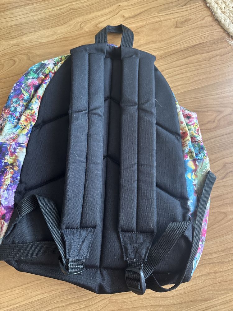 Mochila Ghuts.