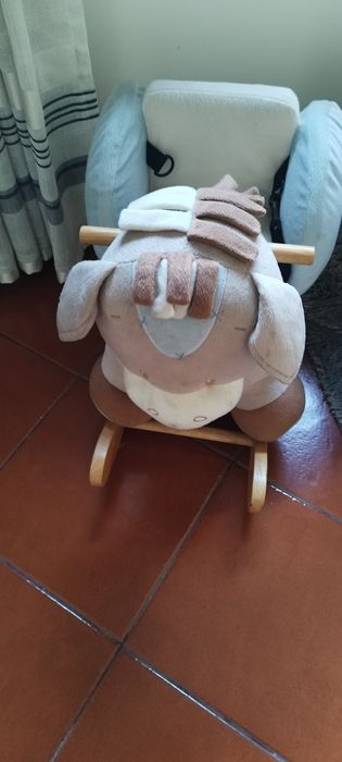 Cavalo de baloiço bebe
