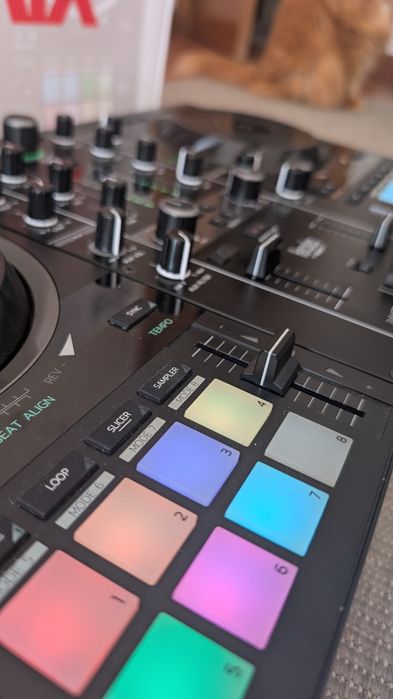 Controladora DJ Hercules DJControl Inpulse 500