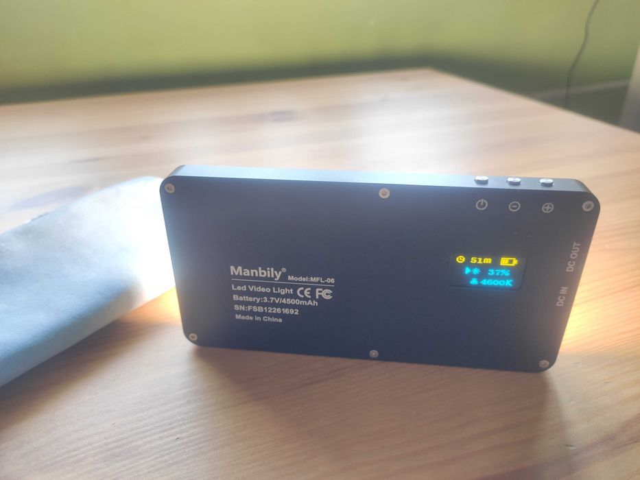 Kompaktowa lampa LED z funkcją power bank - Manbily MFL-06