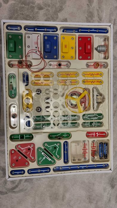 Електронний конструктор "Знаток" на 320 схем