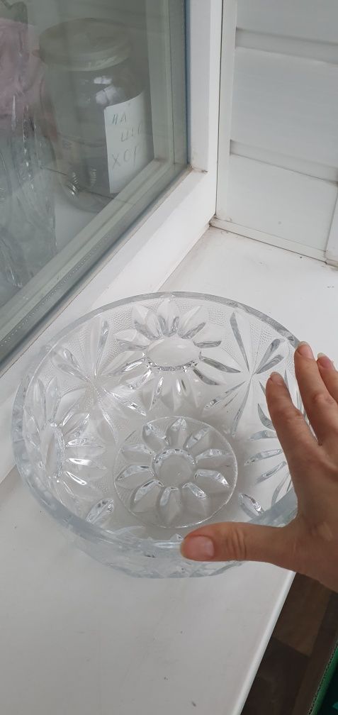 Хрустальна конфетниця