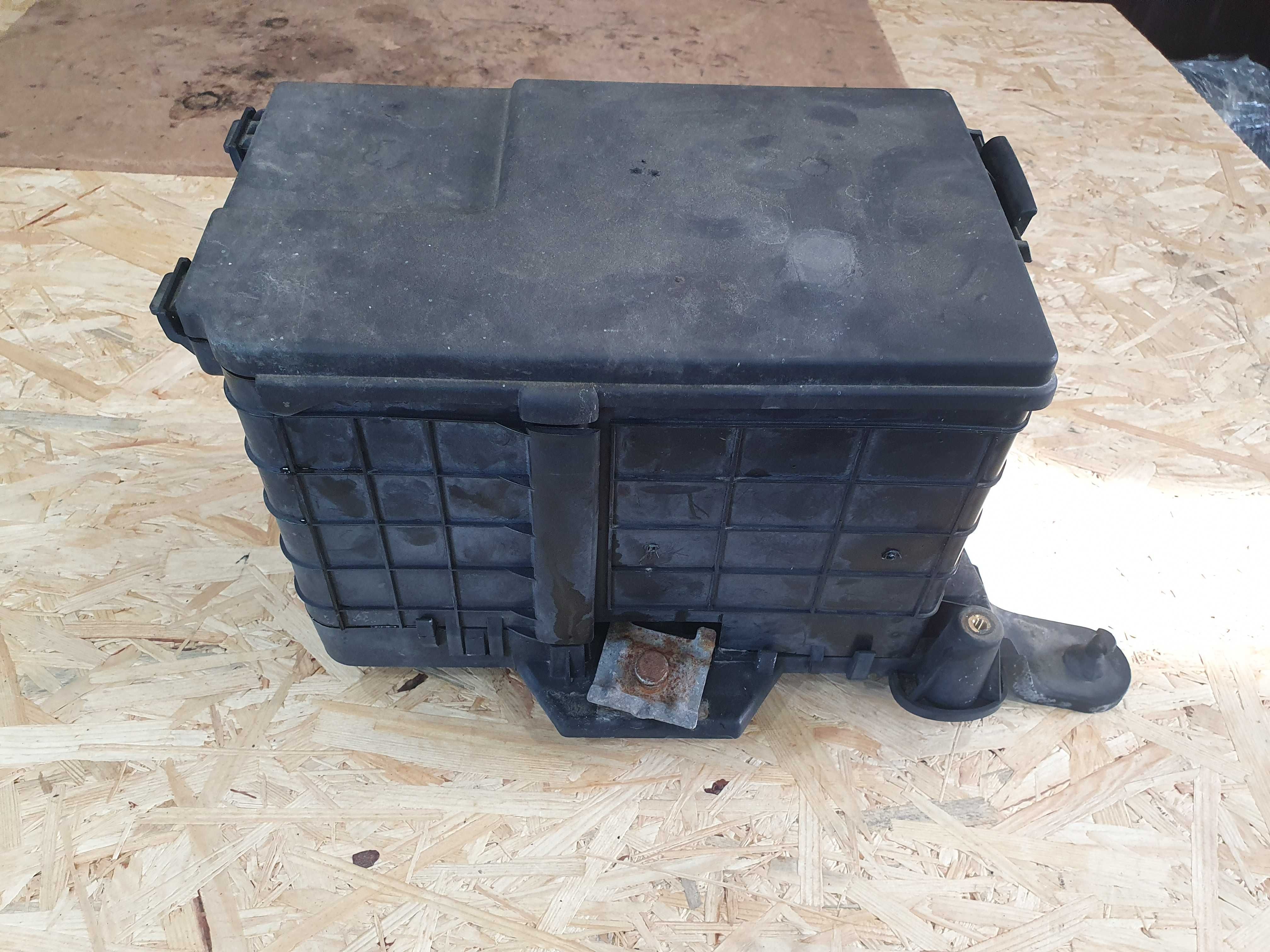 Obudowa podstawa akumulatora Audi a3 8p 1.6 BGU 05 rok kpl