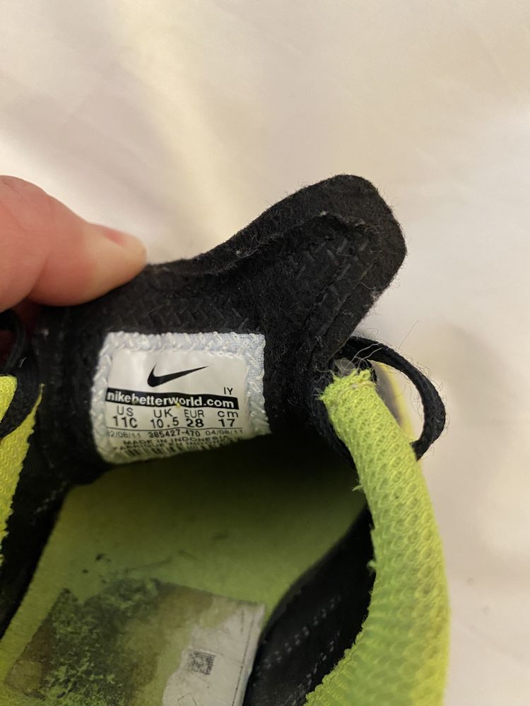 Nike футбольные бутсы 28 размера
