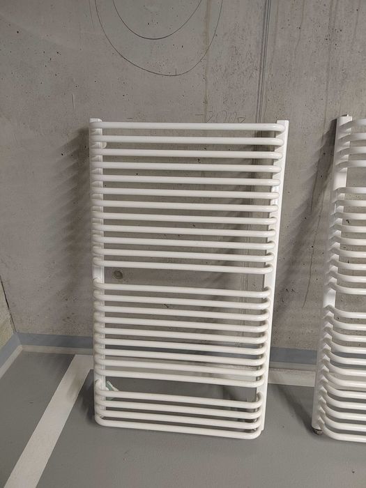 Grzejnik łazienkowy Trinnity ok.100/60, 600W, 2 szt., cena za sztukę