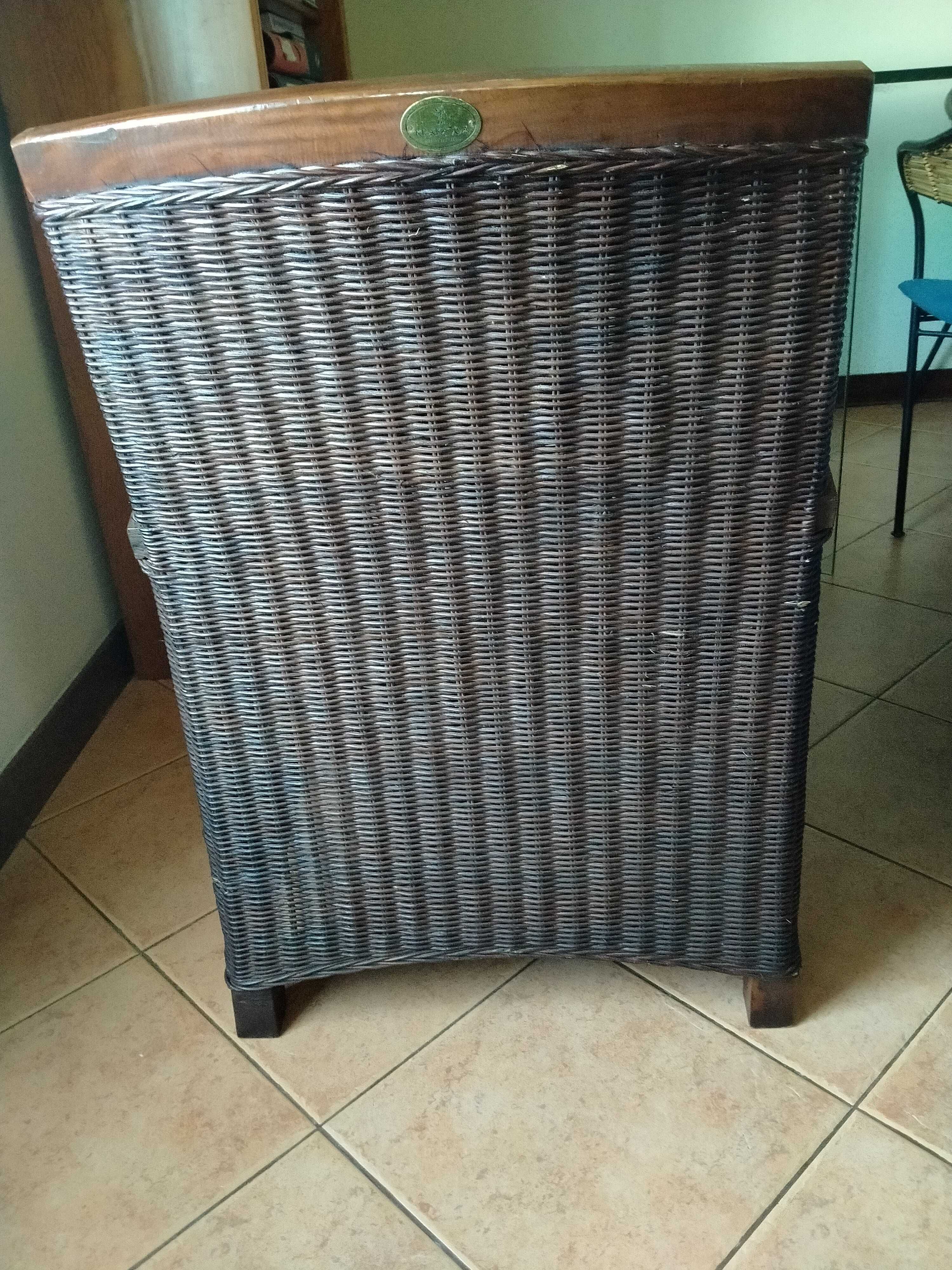 Cadeirões e Mesinha de Centro (Rattan e Teca)
