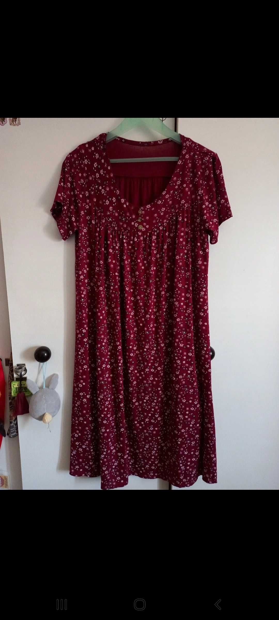 Vestido solto de flores, sob fundo bordeaux - TU - Italy