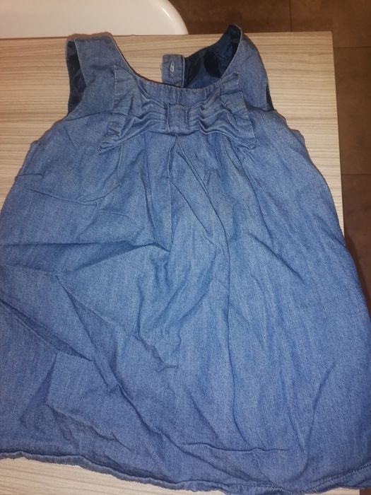 Roupa de menina impecável