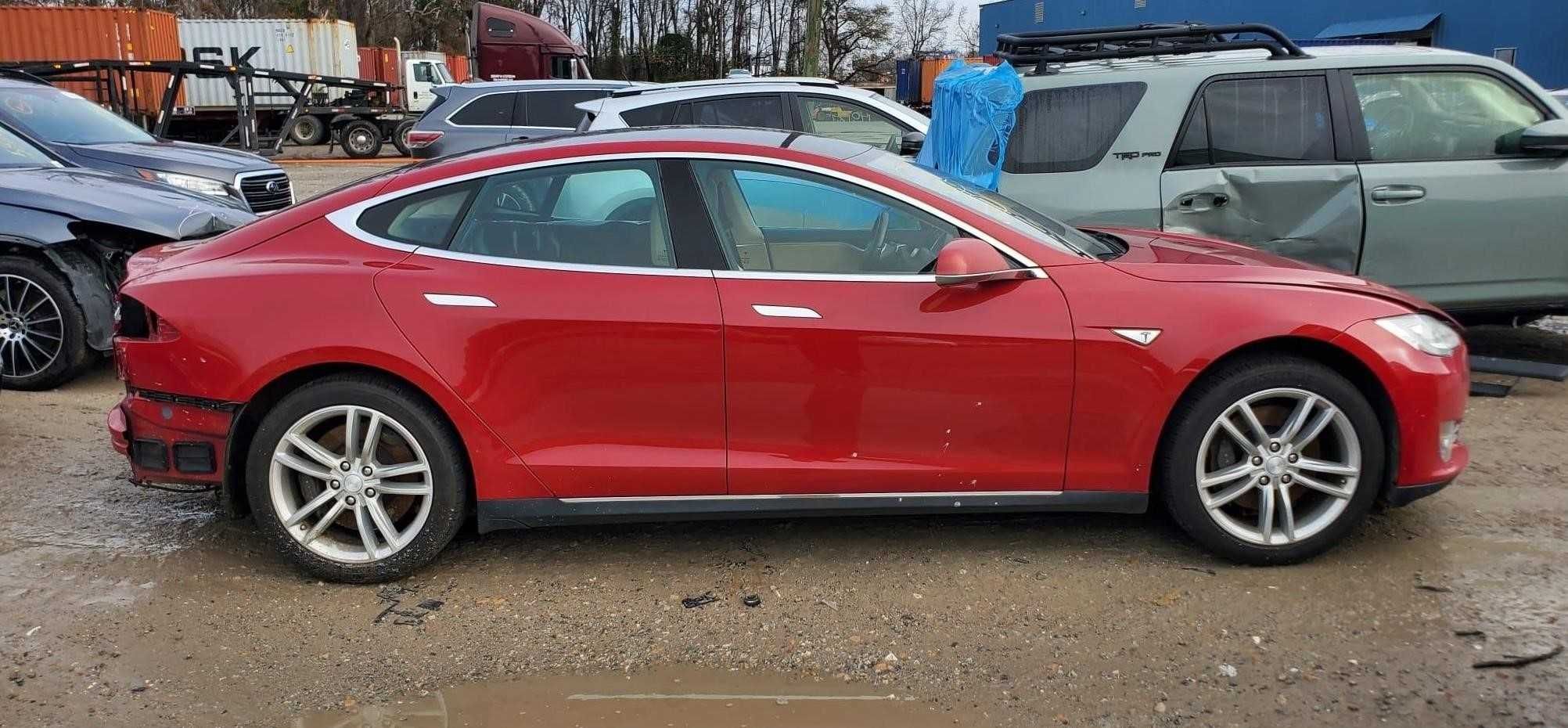 Розборка Тесла модел с Tesla Model S 2013 Разборка всі запчастини