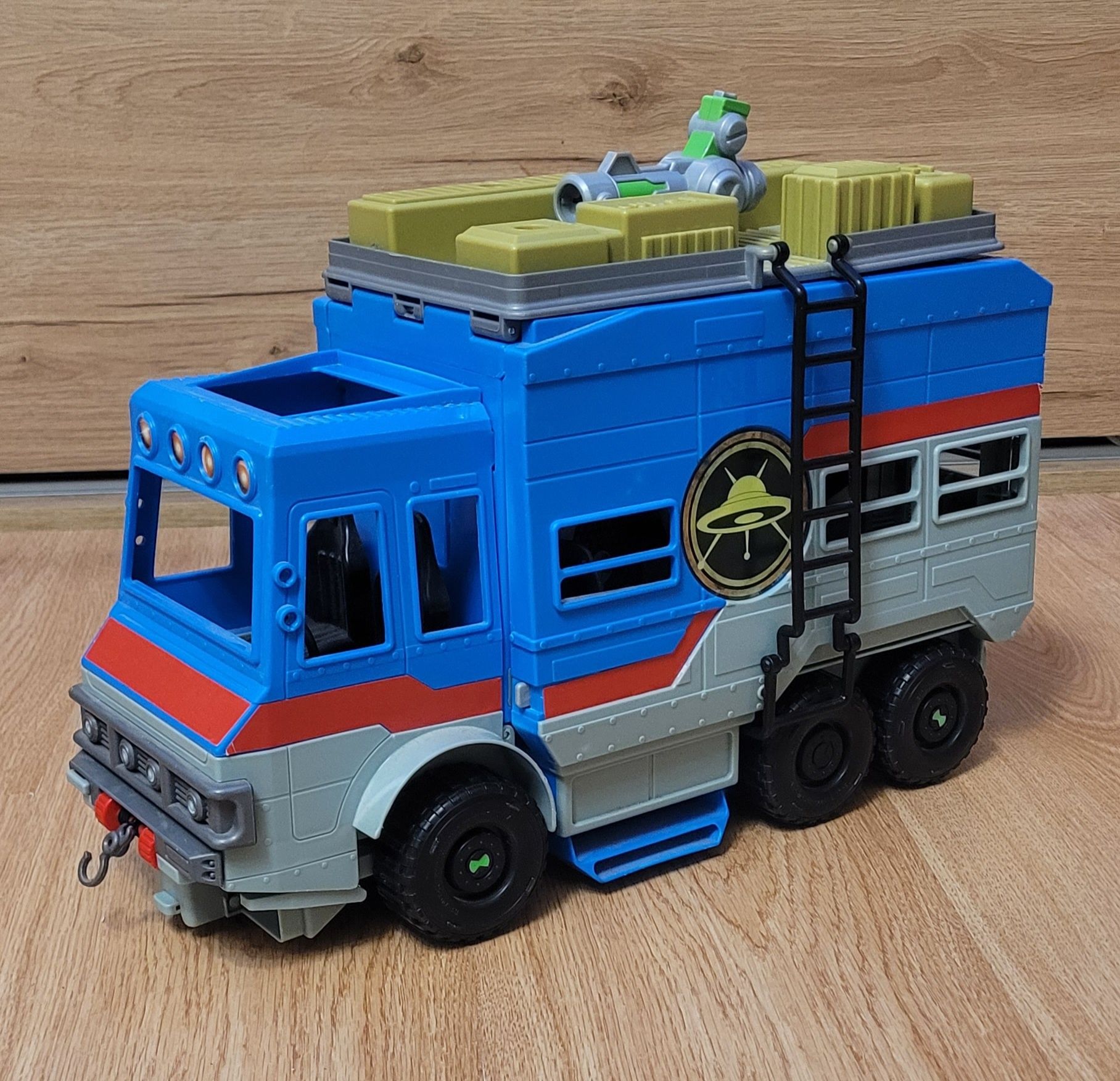 Auto camper z bajki Ben 10 Gruchot plus dwie postacie i karty