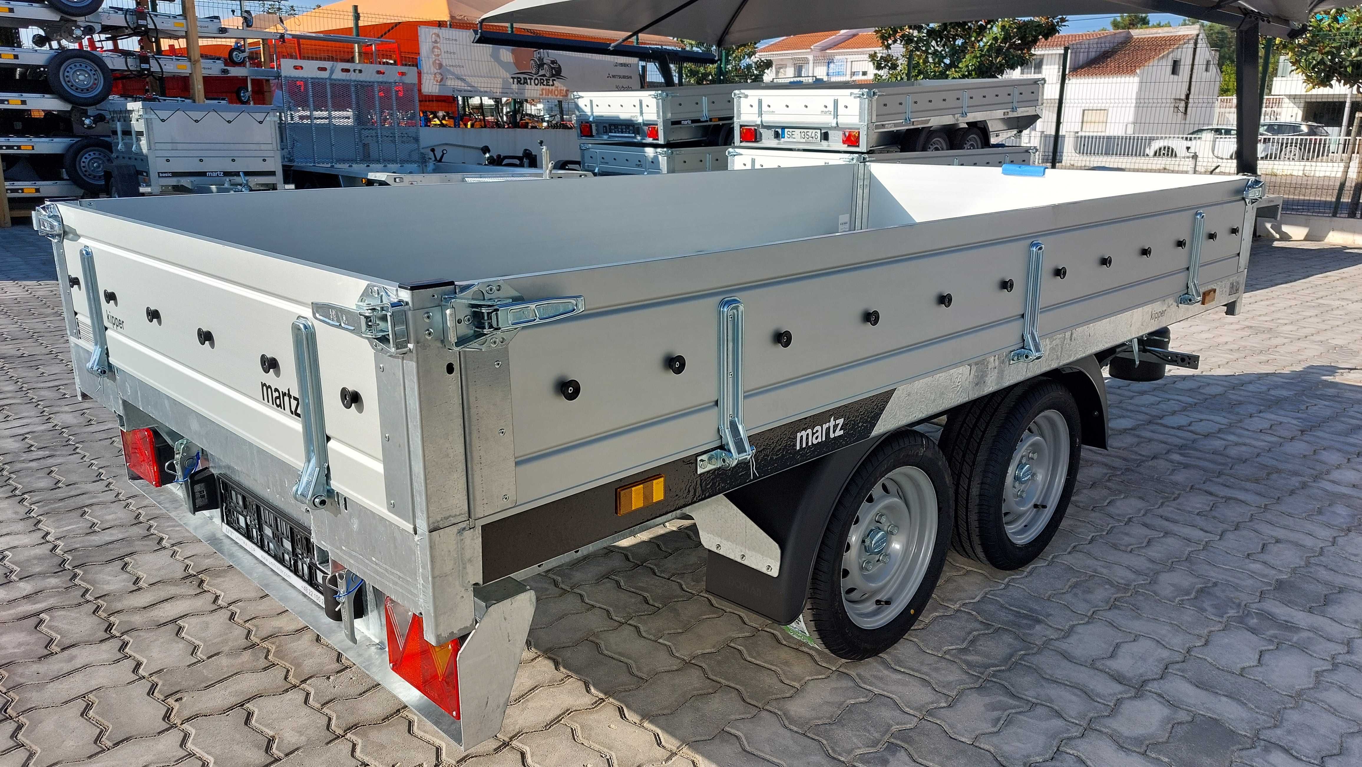 Atrelado   MARTZ modelo Kipper 300/2  (2.7T)  Basculante Hidráulico.