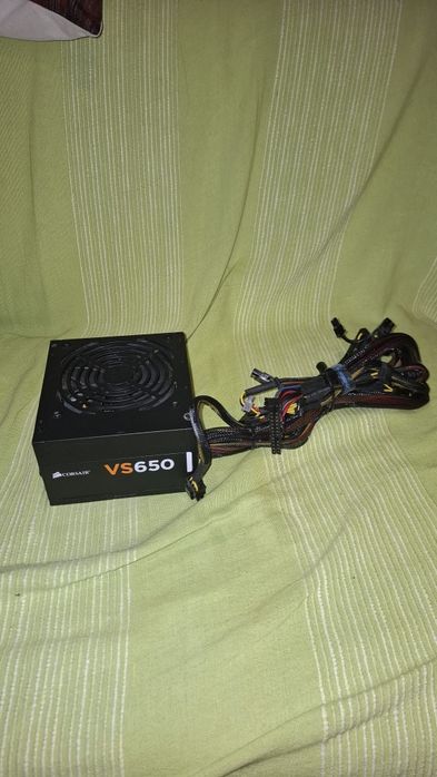 Fonte de alimentação corsair vs650