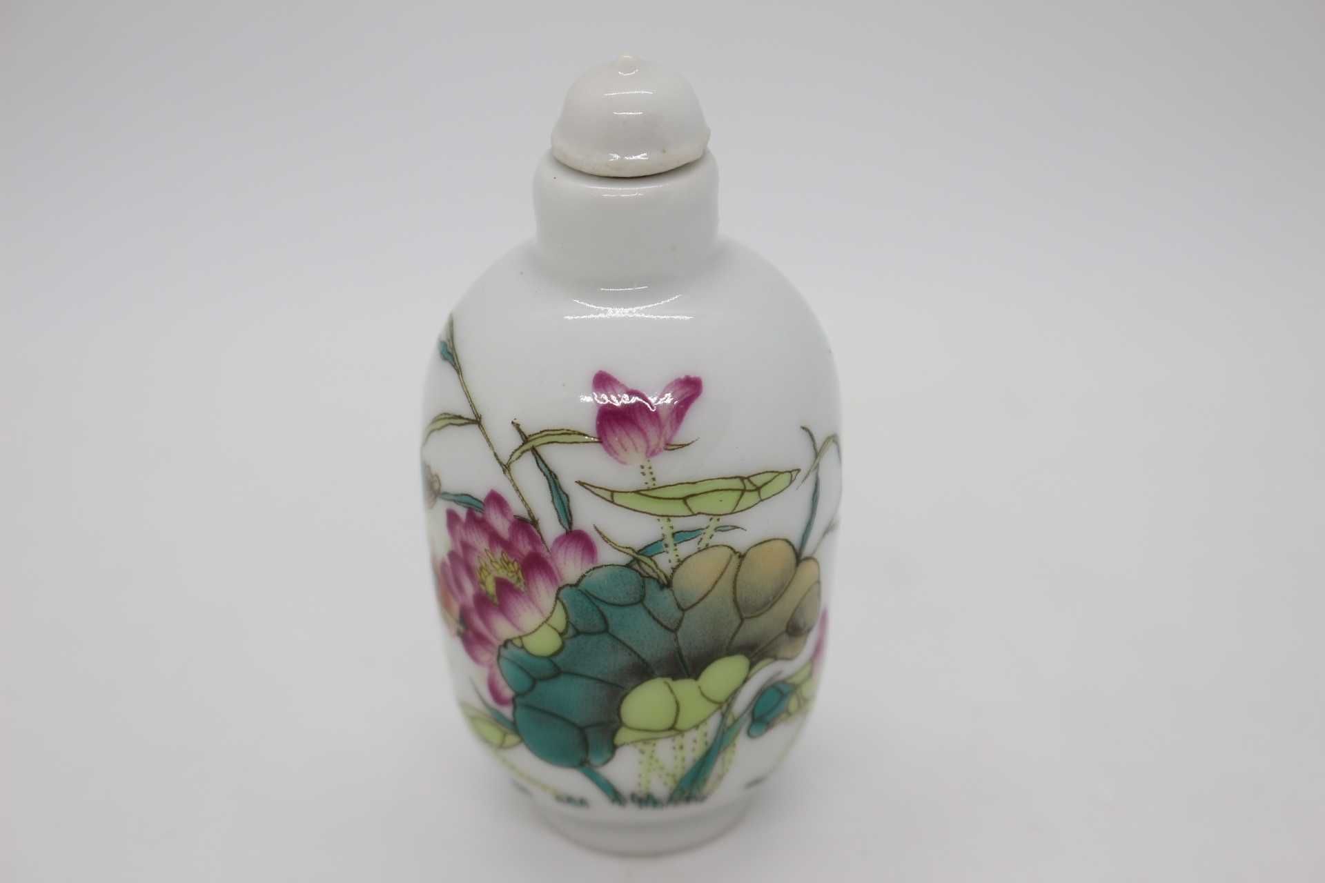 Snuff Bottle Porcelana Chinesa Família Rosa Kangxi Lotus e Pássaros Ma