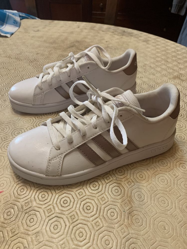 Sapatilhas Adidas novas [34]