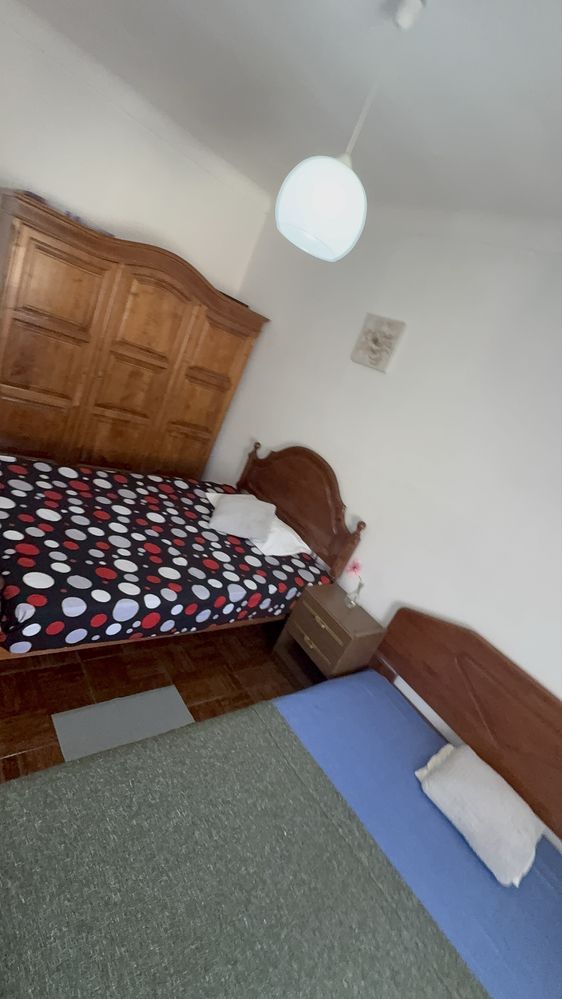 QUARTO 2 cama casal em Olival Basto