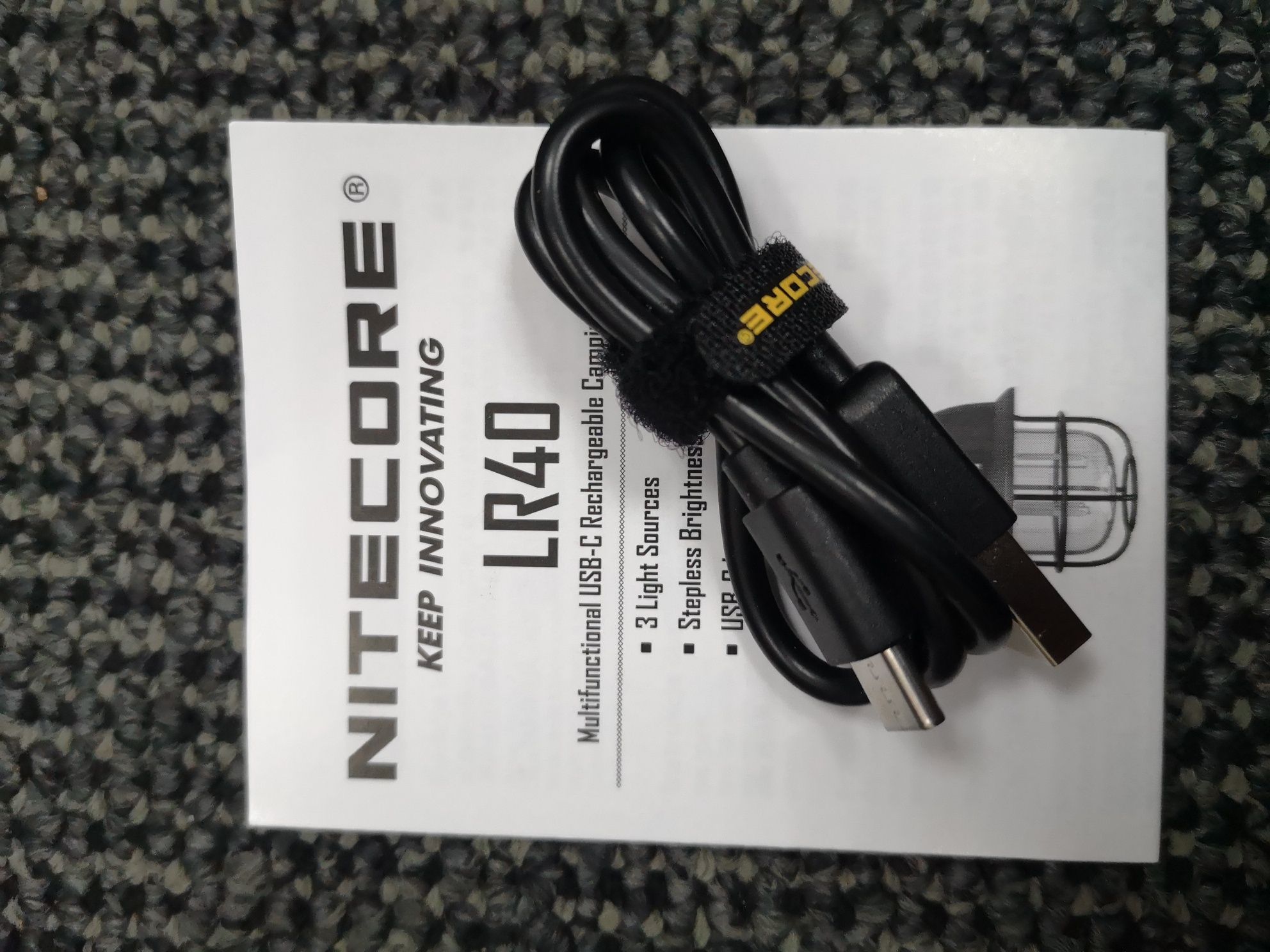 Продам ліхтар nitecore LR40