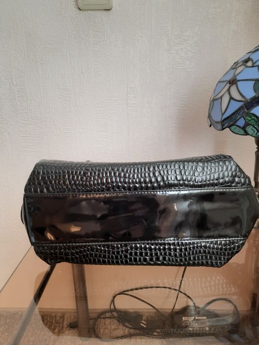 Сумка лакована (вмістка)