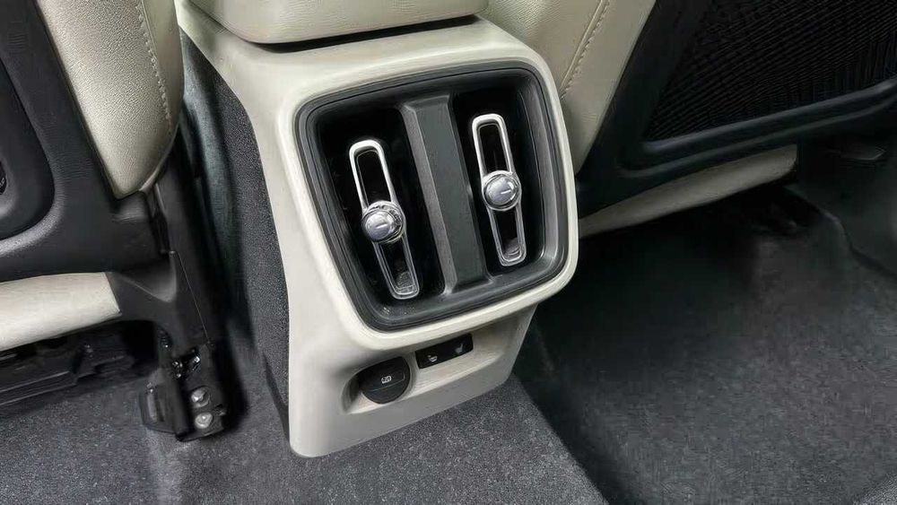 Volvo XC40 T5 Momentum      2021