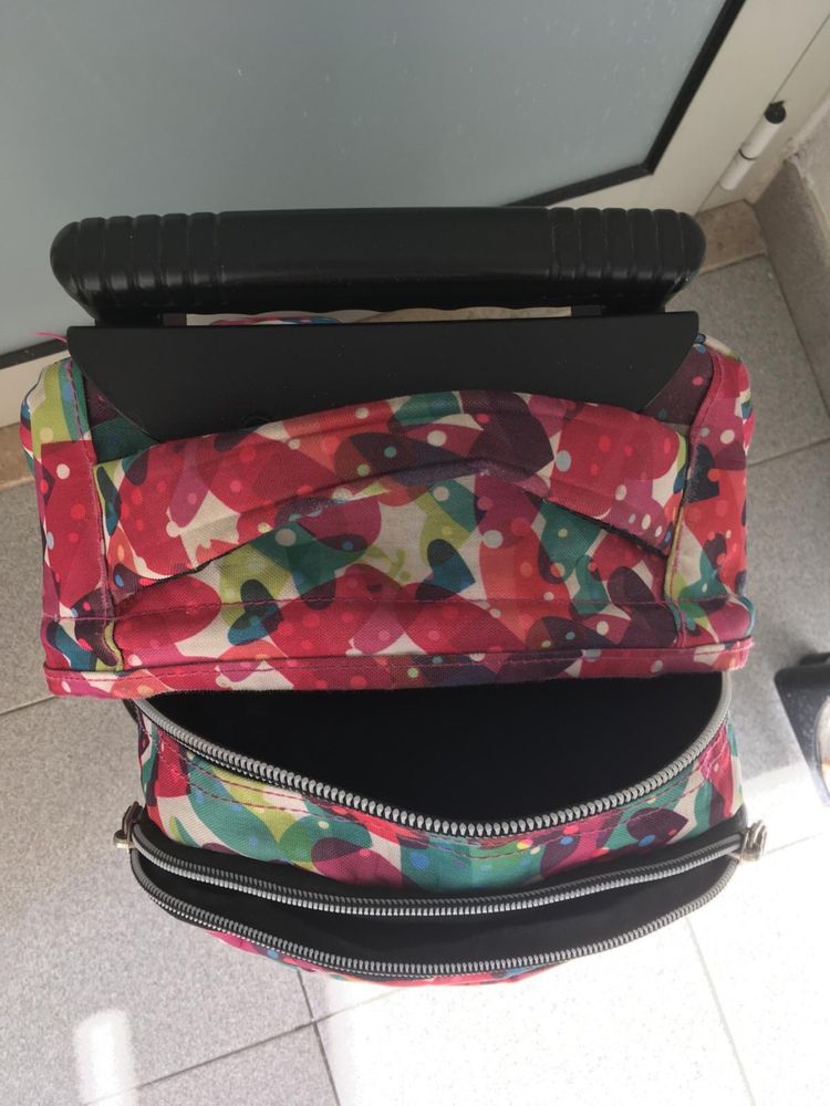 Mochila escolar marca Totto