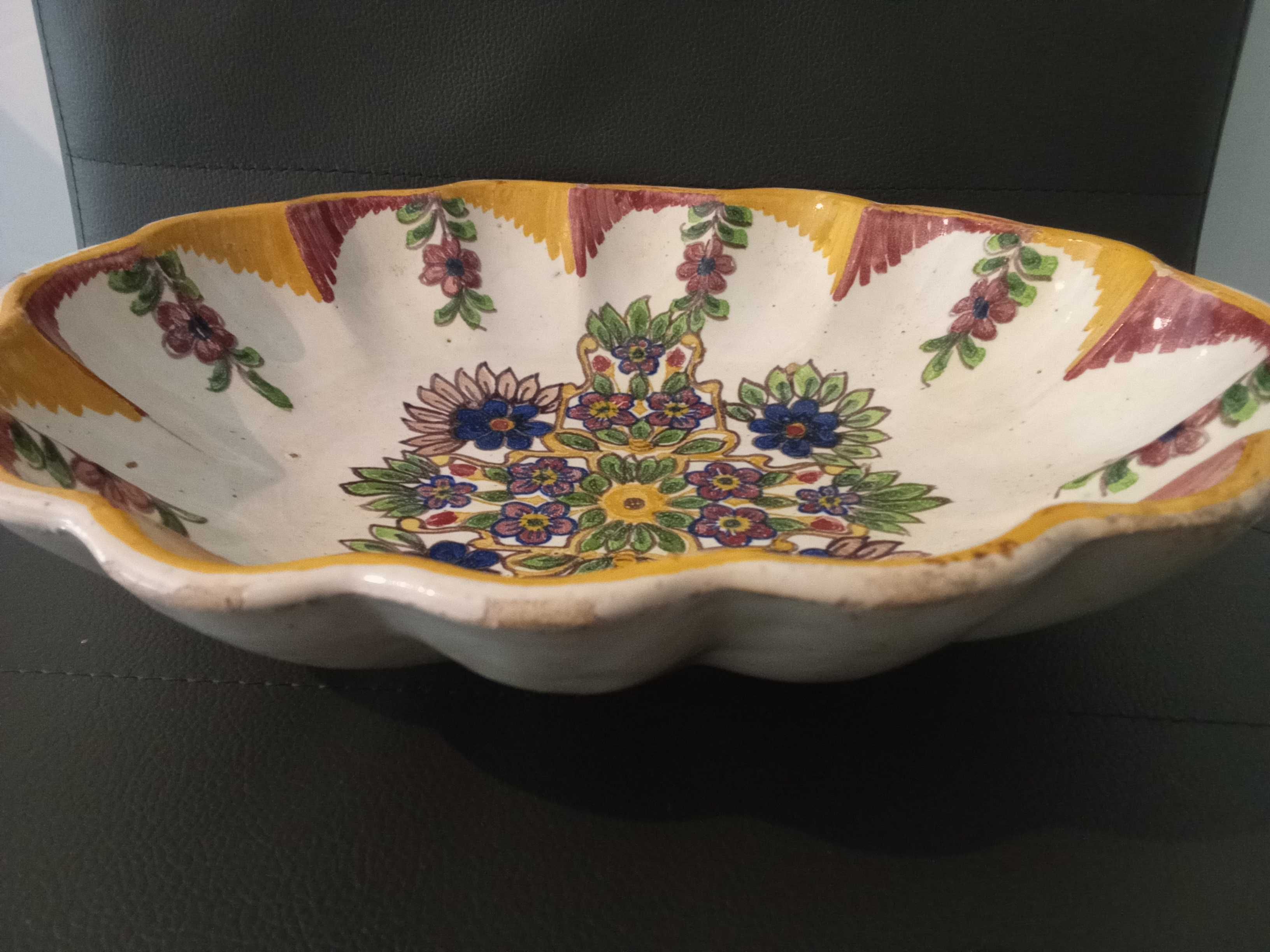 Taça/fruteiro antigo em faiança de Coimbra - 29 cm de comprimento
