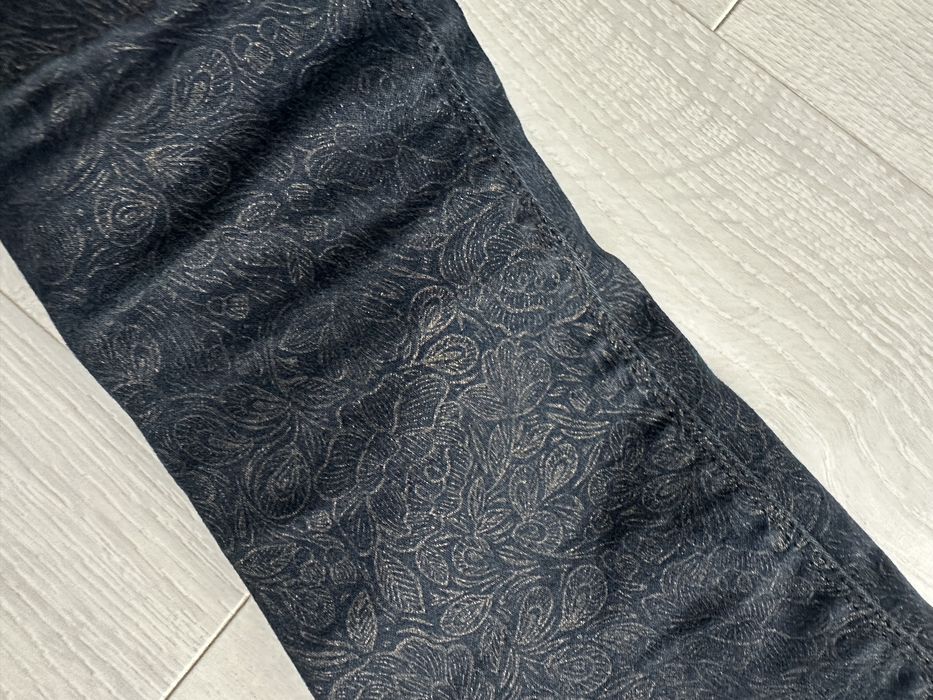 Spodnie czarne jeansy ze złotym zdobieniem