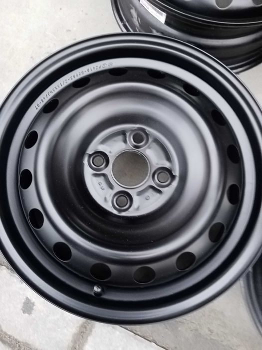 Felgi stalowe Toyota Yaris Corolla 5,5j15 et 46 4x100 ch 54.1 suzuki