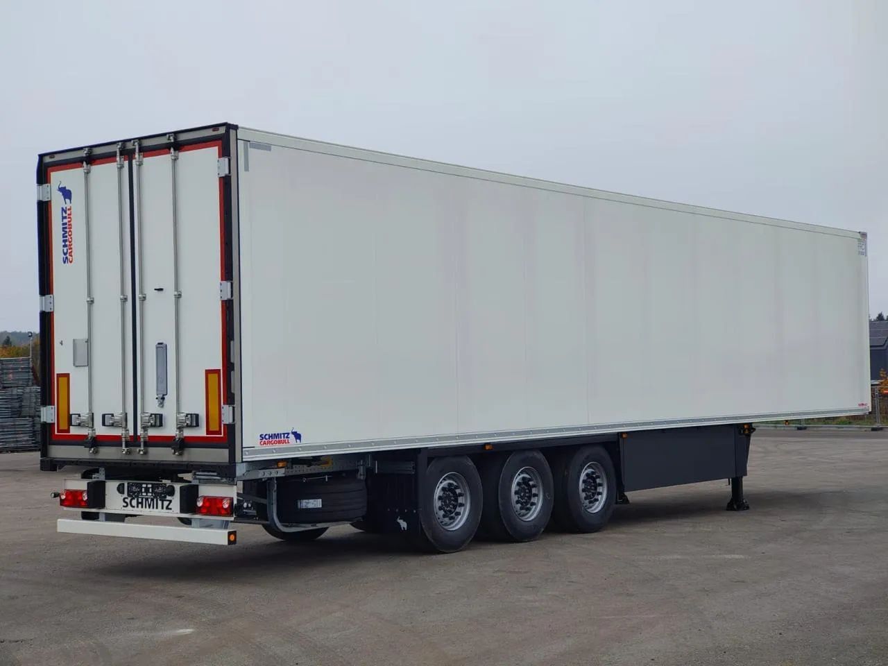Schmitz Cargobull SKO24  1 rejestarcja 2025 rok, podnoszona oś