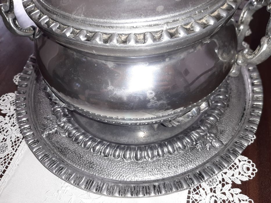 Terrina antiga alumínio polido