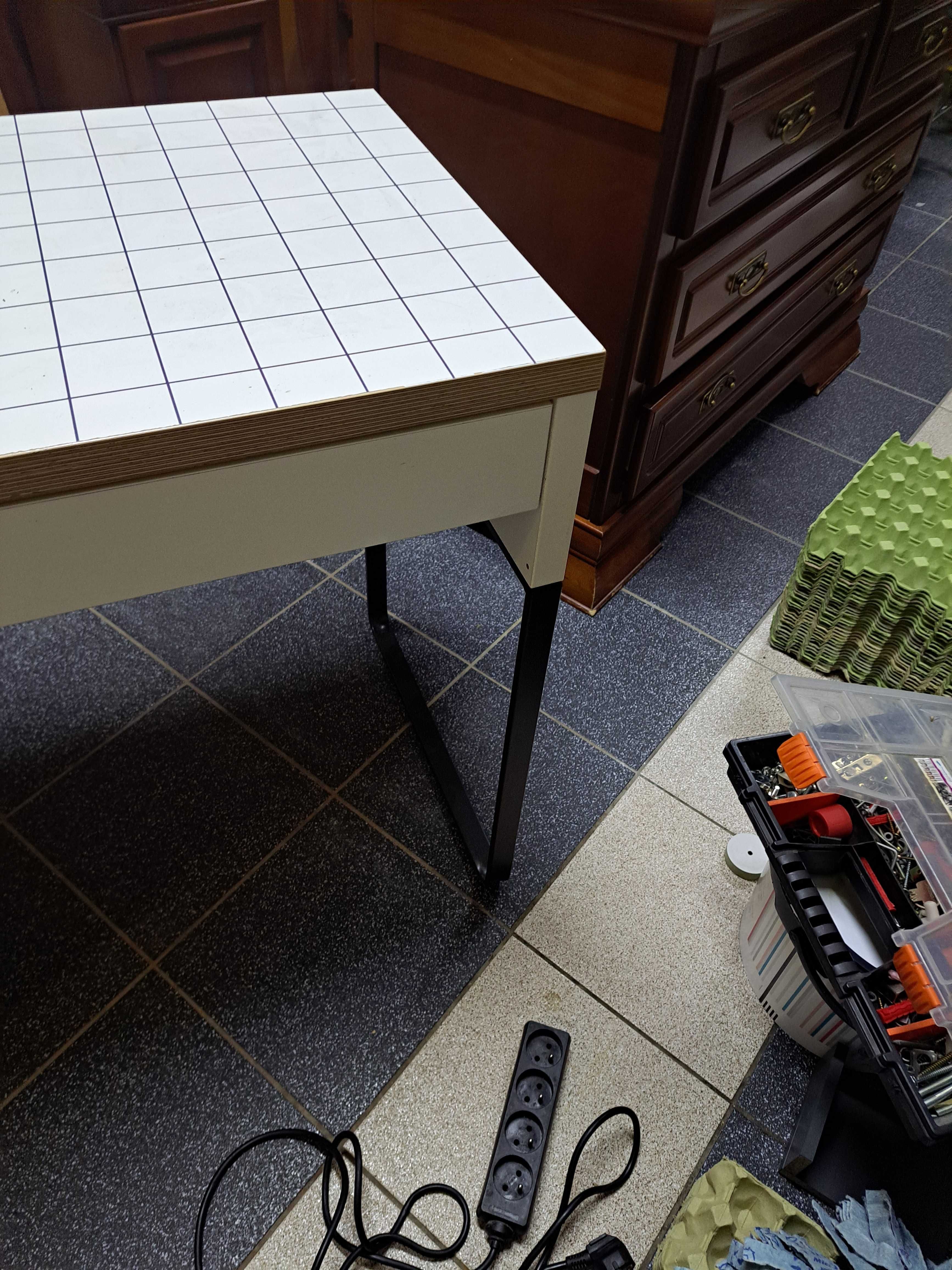 Sprzedsm biurko młodzieżowe biale  Ikea