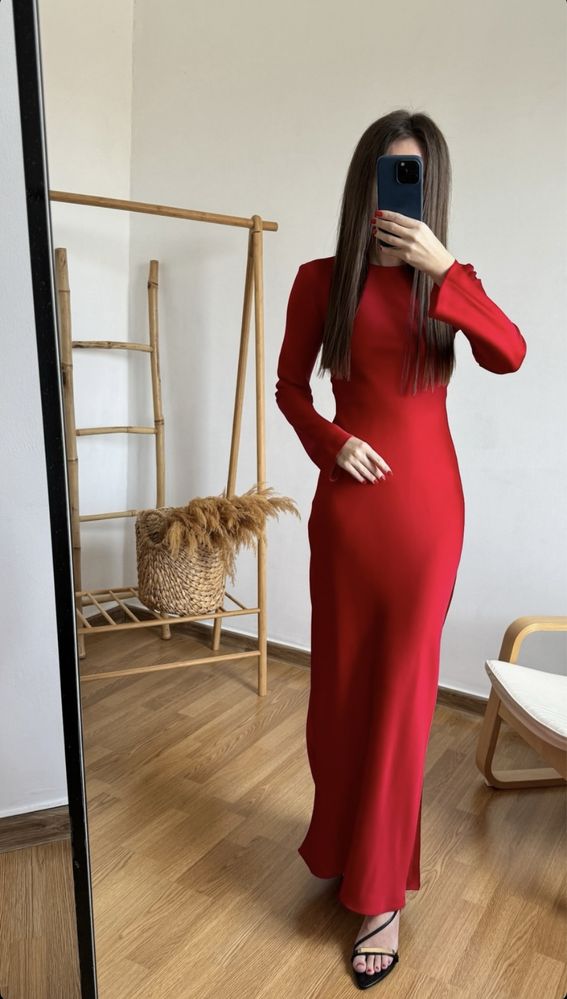 Червона атласна сукня з відкритою спиною zara limited edition