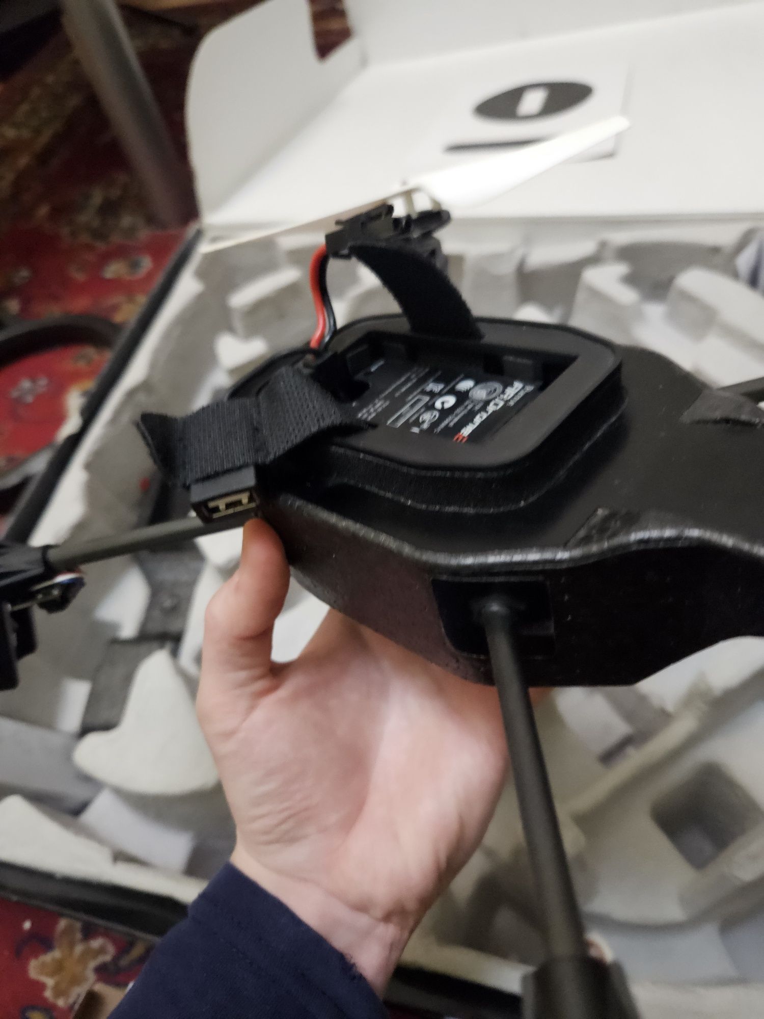 Parrot Ar drone 2.0 Elite edition osłony + 2 baterie, ładowarka,