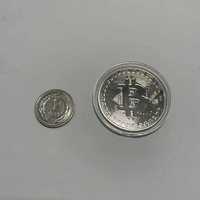 Bitcoin moneta kolekcjonerska kryptowaluta kolor srebrny