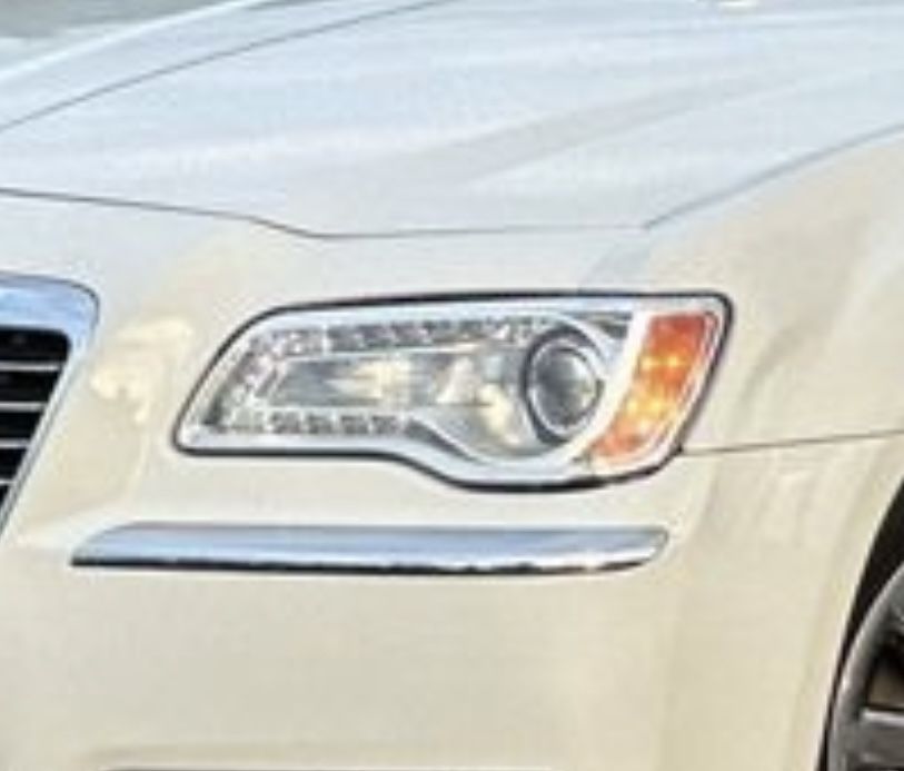 Reflektor Lampa Przód Przednia CHRYSLER 300C