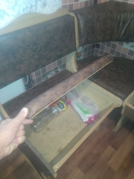 Кухонный уголок 1400х1050 .. Удобный и вместительный.