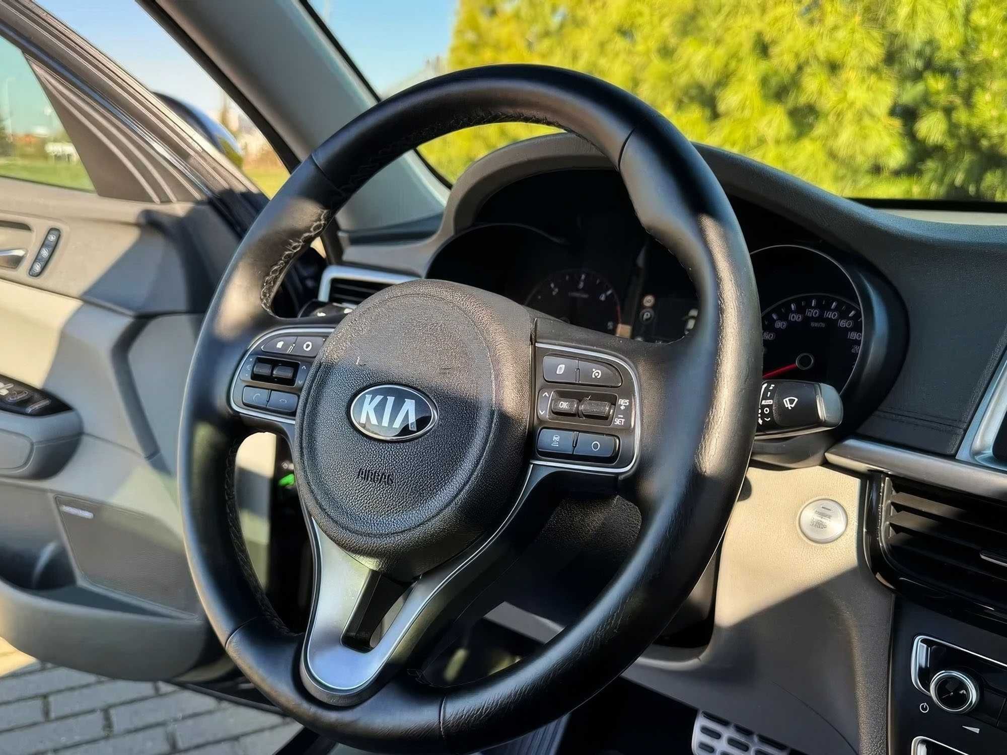 2015 Kia         Optima
