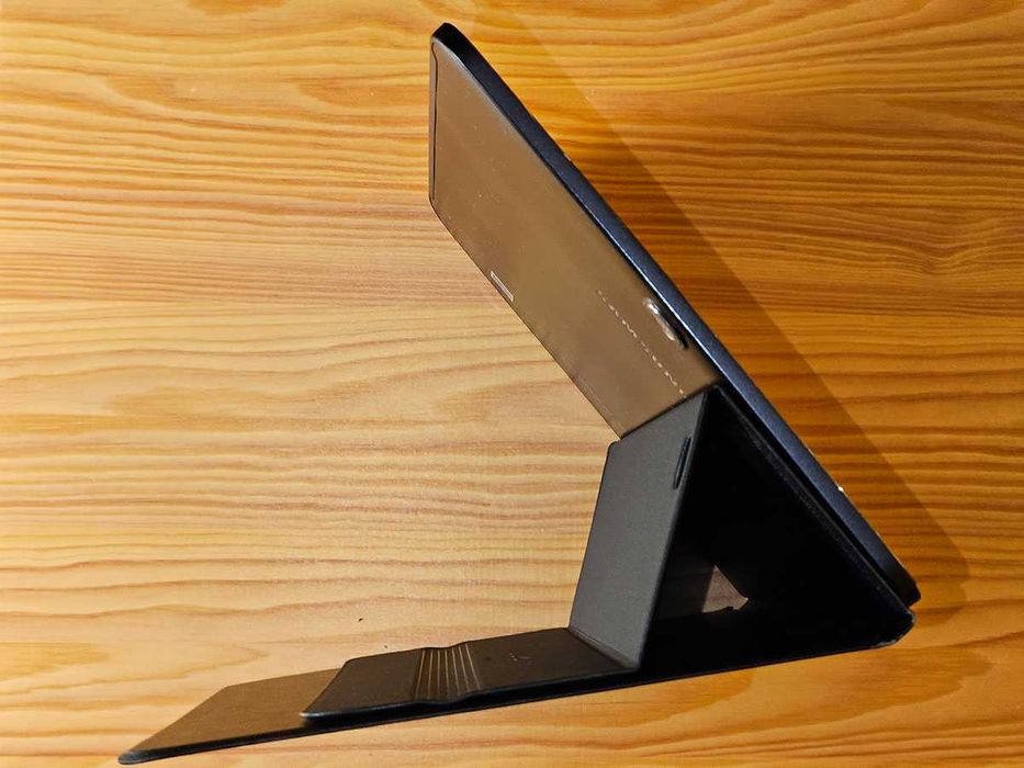 Планшет 9.7" Samsung Galaxy Tab S2 (SM-T813) з оригінальним чохлом