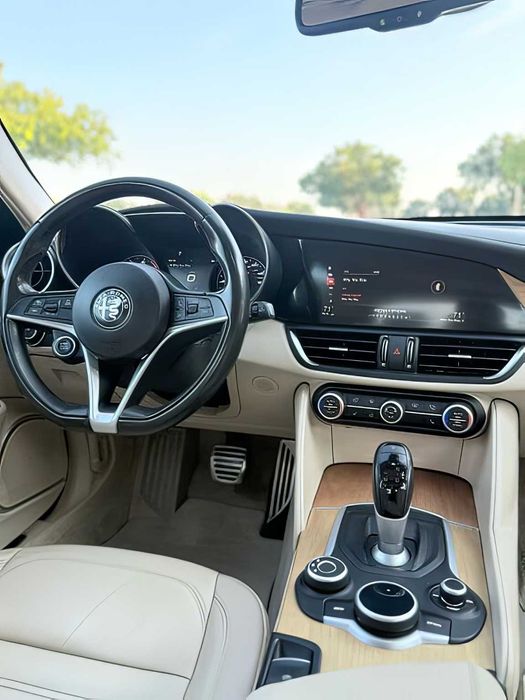 Alfa Romeo Giulia      2018