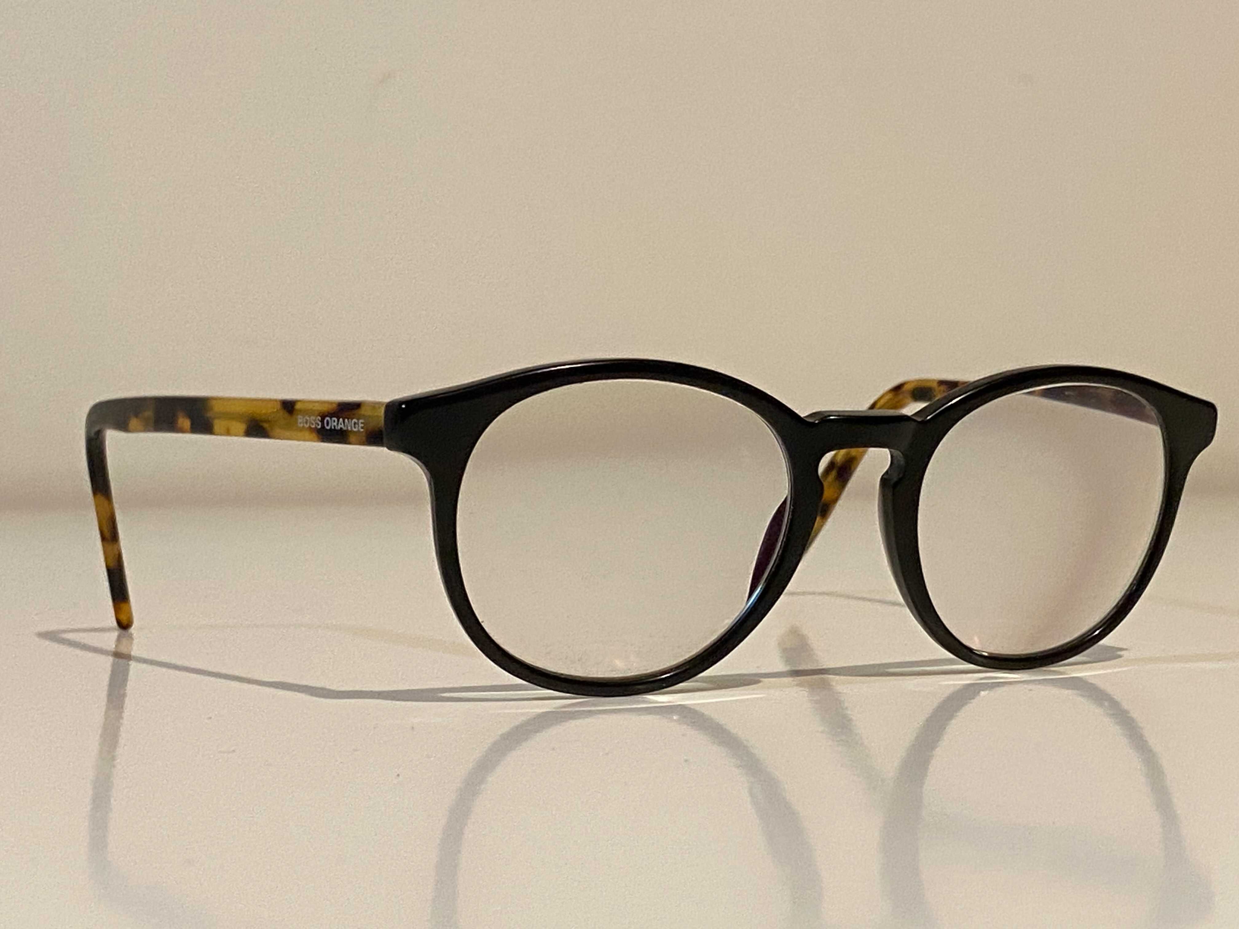 Stylowe oprawki do okularów BOSS damskie, eleganckie, szylkret i czerń