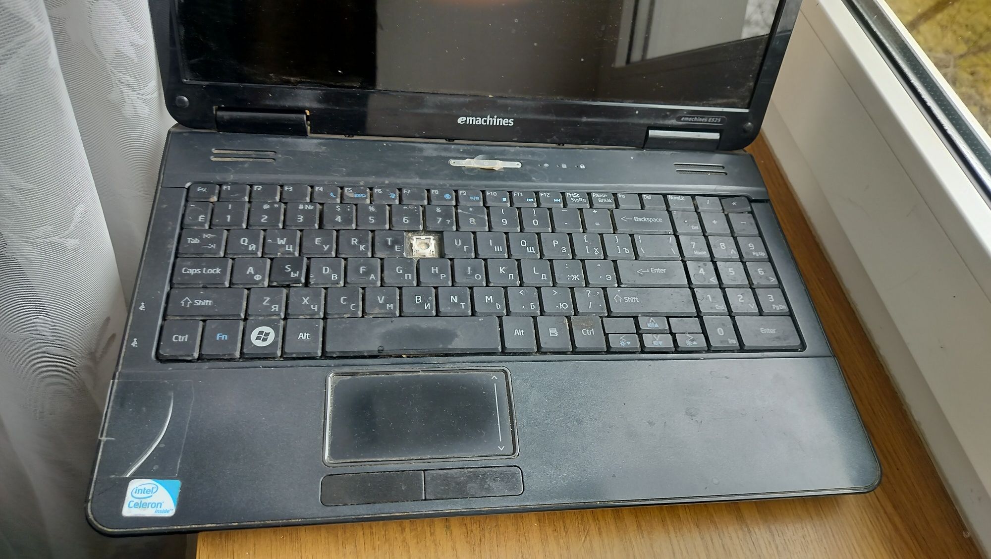 Ноотбук еmahines 525