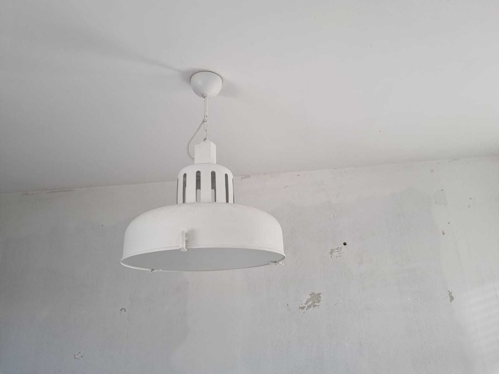 Lampy wiszące białe