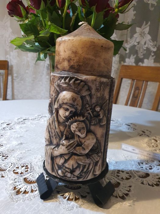 Stara duża swieca ręcznie wykonana