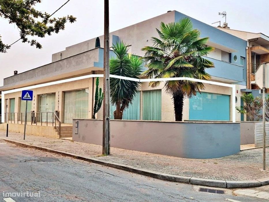 Espaço Comercial/ Loja Para Venda Na Maia