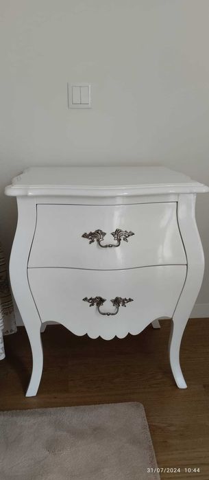 Mesinha de cabeceira - lacada em branco