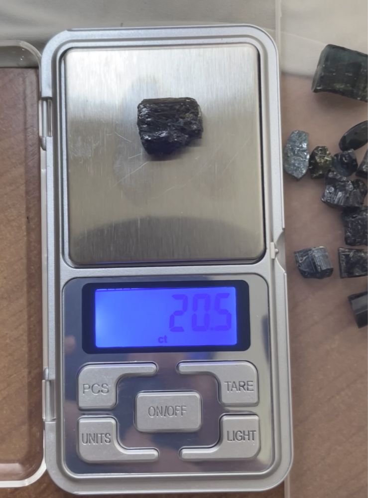 Turmalinas paraíba=102.5ct +Esmeraldas=40ct /+70,5ct outras