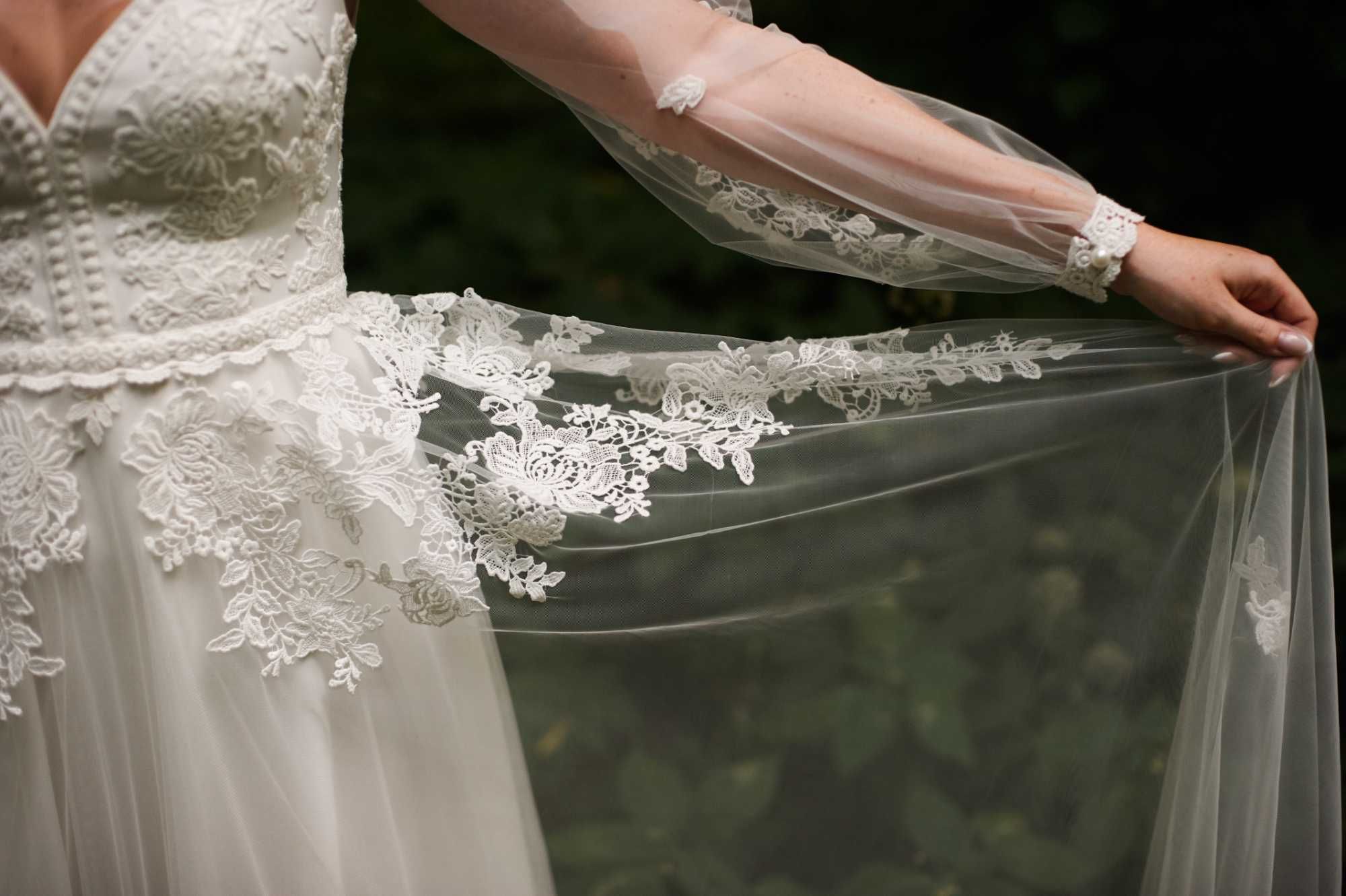 Suknia ślubna z odpinanymi rękawkami