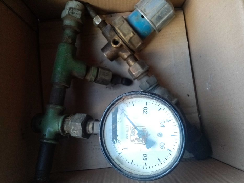 Продам кислородный, углекислотный вентиль и манометр с переходниками