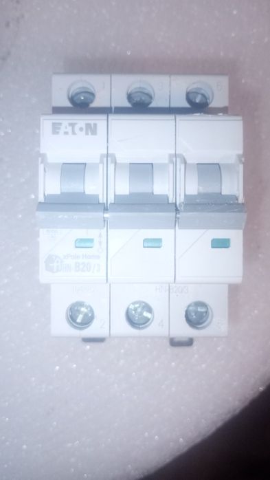 Wyłacznik nadpradowy Eaton B20/3